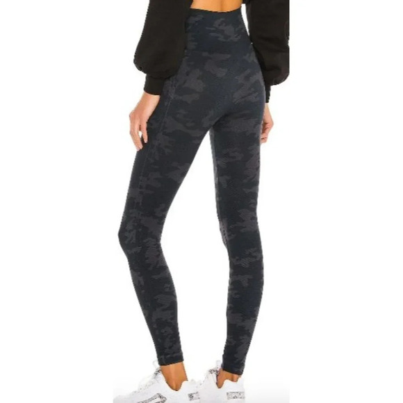 SPANX Look at Me Now Seamless Black Camo Leggings-sz Small - Picture 2 of 9